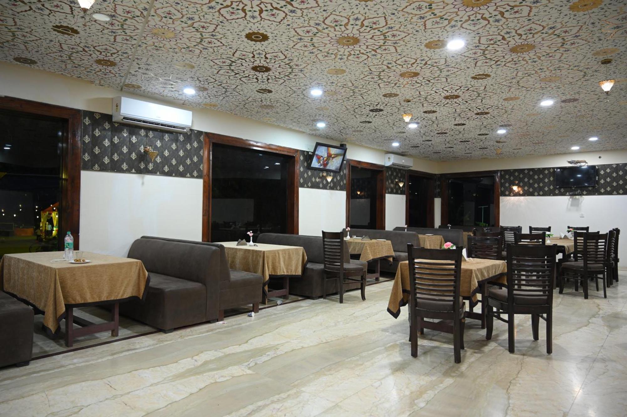 Orchha Club And Resort - Ocr Exteriör bild