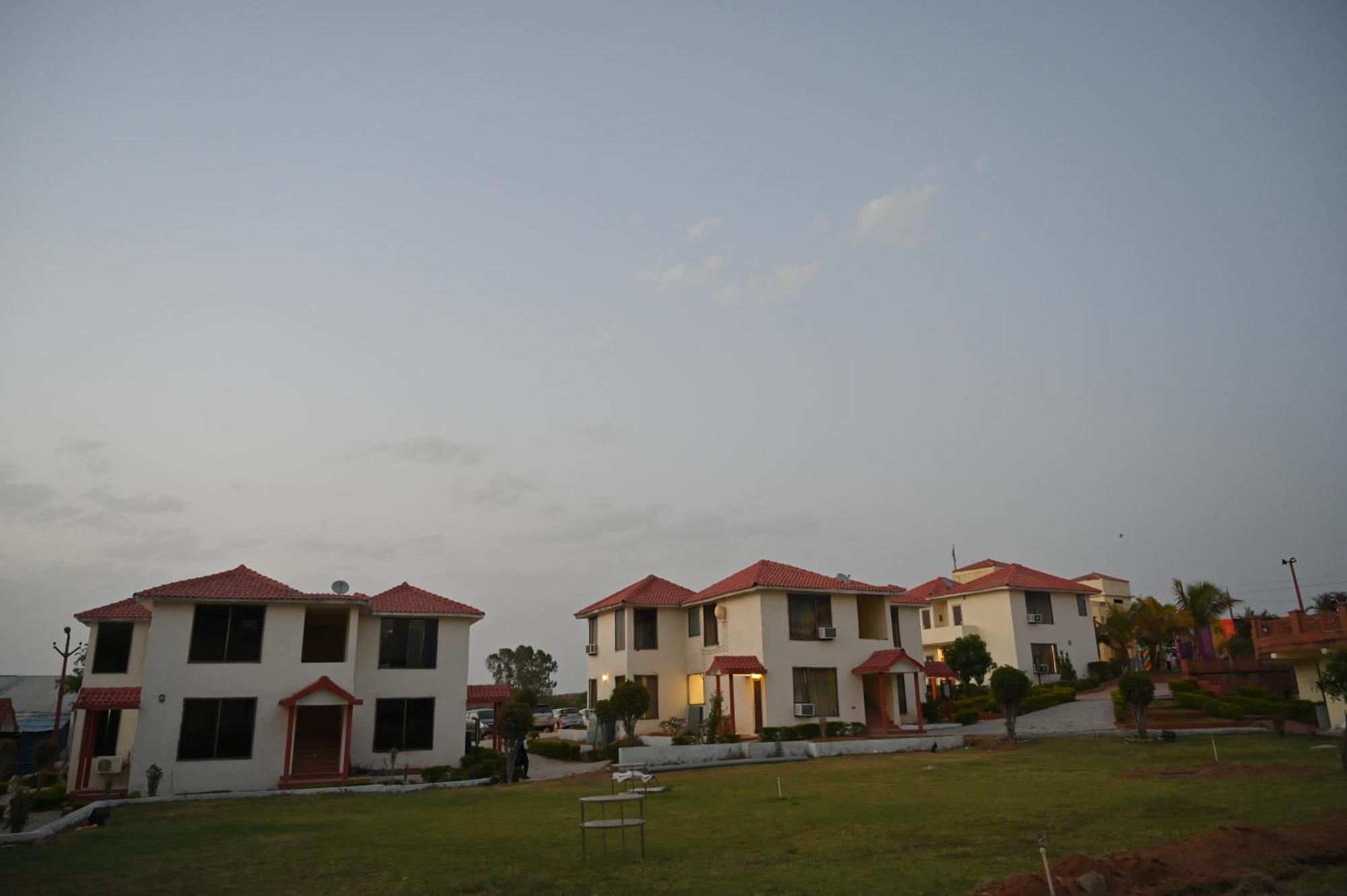 Orchha Club And Resort - Ocr Exteriör bild